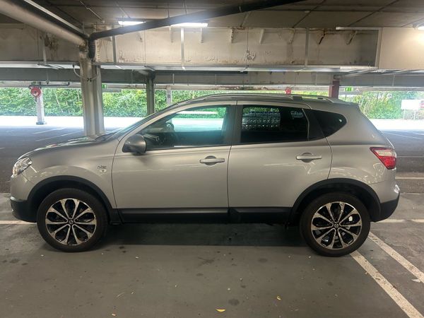 Nissan Qashqai Hatchback, Diesel, 2012, Silver