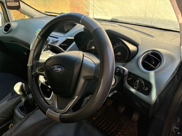 Ford Fiesta Hatchback, Petrol, 2009, Grey