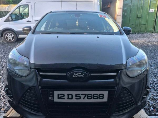 Ford Focus Hatchback, Petrol, 2013, Red