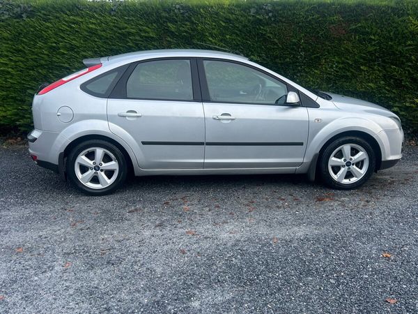 Ford Focus Hatchback, Petrol, 2005, Silver