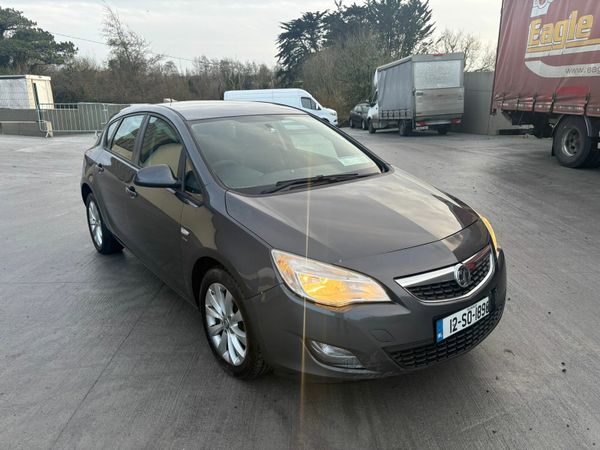 Vauxhall Astra Hatchback, Diesel, 2012, Grey