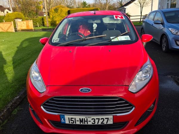 Ford Fiesta Hatchback, Petrol, 2015, Red