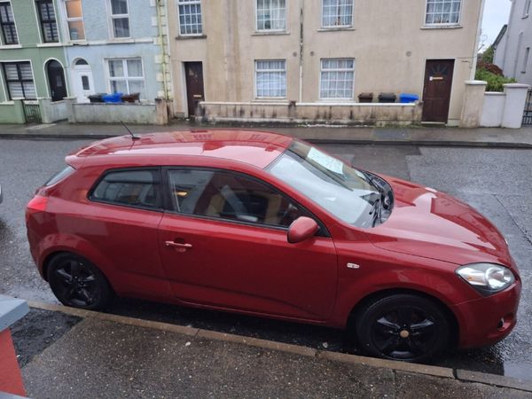 Kia Ceed Hatchback, Diesel, 2009, Red