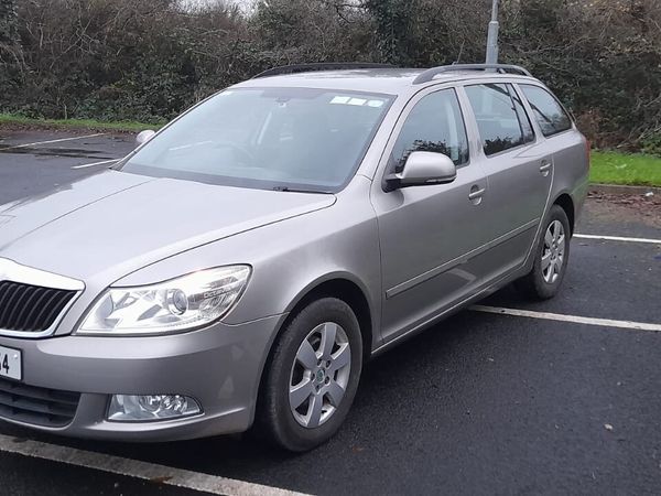 Skoda Octavia Estate, Diesel, 2012, Beige