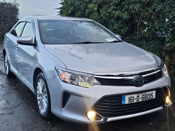 Toyota Camry Saloon, Petrol Hybrid, 2016, Silver