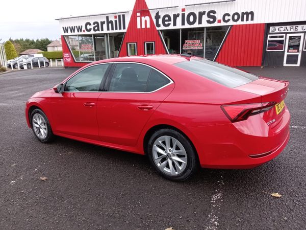 Skoda Octavia Hatchback, Petrol, 2020, Red