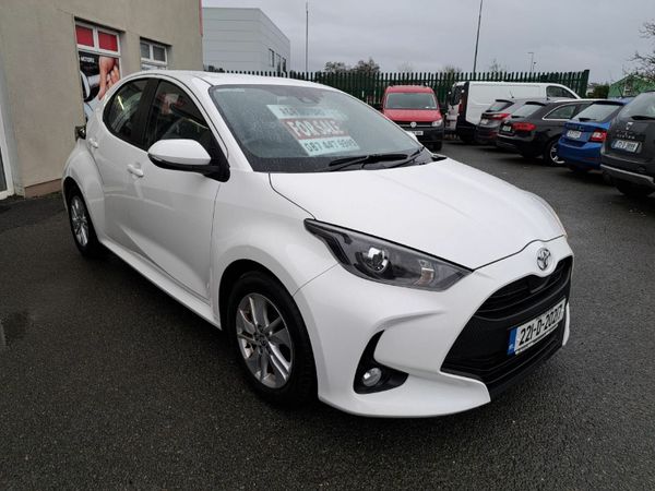 Toyota Yaris Hatchback, Petrol, 2022, White