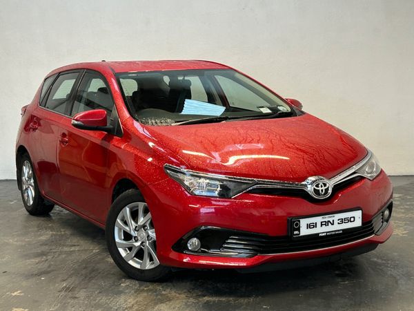 Toyota Auris Hatchback, Petrol, 2016, Red