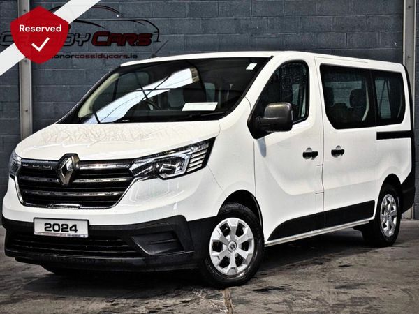 Renault Trafic Minibus, Diesel, 2024, White
