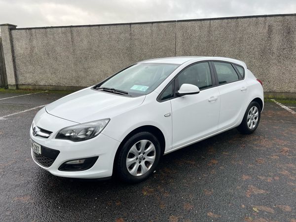 Vauxhall Astra Hatchback, Diesel, 2015, White