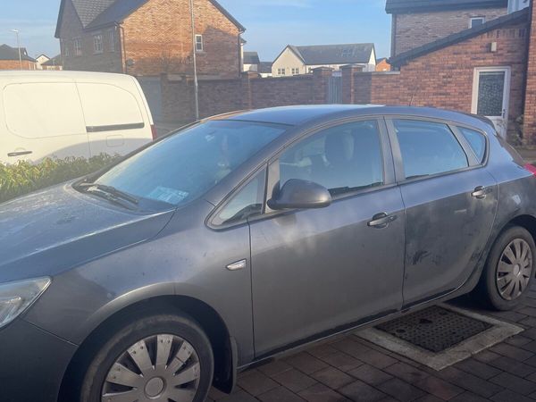 Opel Astra Hatchback, Petrol, 2011, Grey