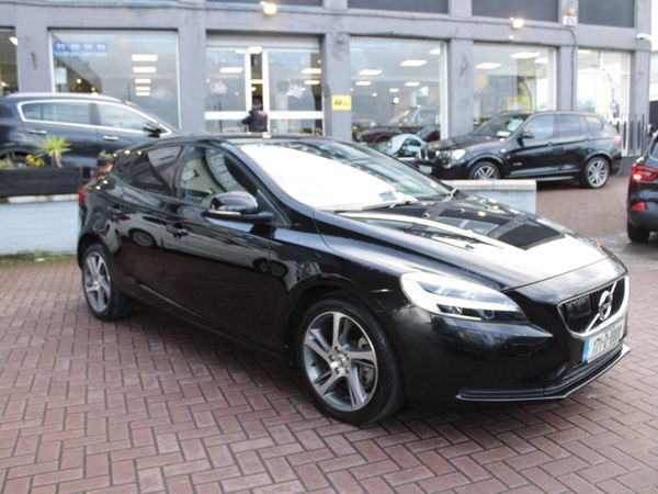 Volvo V40 Hatchback, Diesel, 2017, Black
