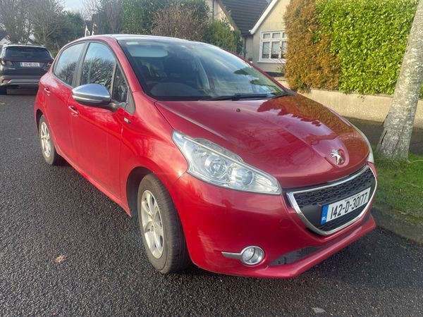 Peugeot 208 Hatchback, Petrol, 2014, Red