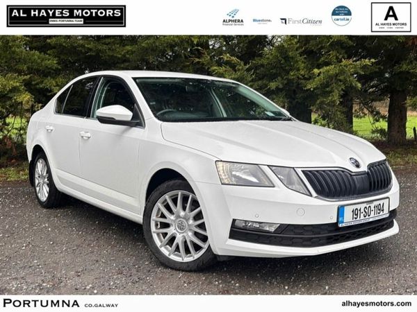 Skoda Octavia Hatchback, Diesel, 2019, White