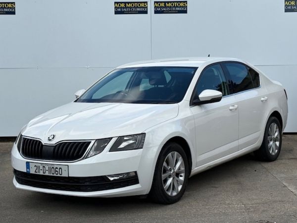 Skoda Octavia Saloon, Petrol, 2021, White