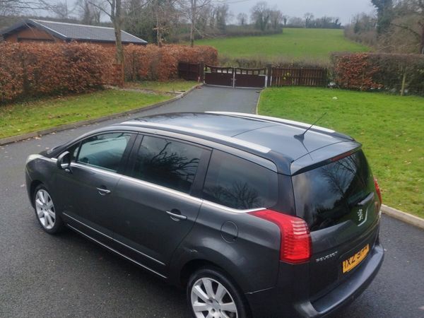 Peugeot 5008 MPV, Diesel, 2012, Grey