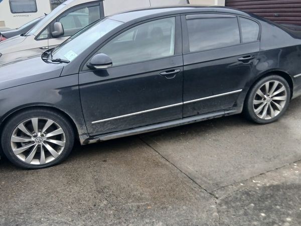 Volkswagen Passat Saloon, Diesel, 2010, Black