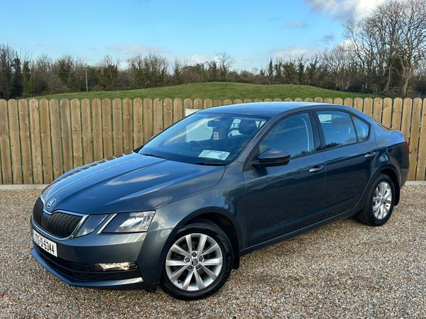 Skoda Octavia Saloon, Diesel, 2017, Grey
