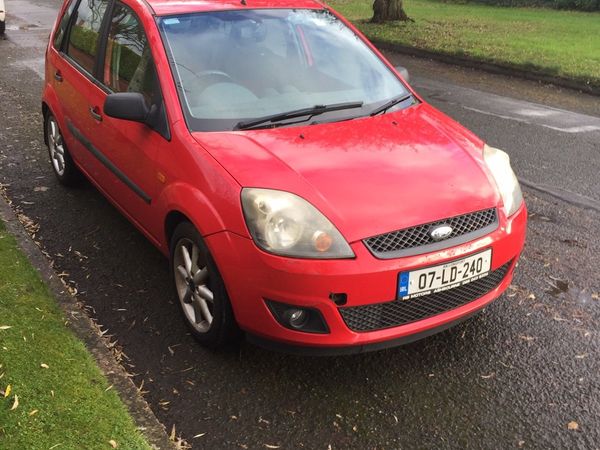 Ford Fiesta Hatchback, Petrol, 2007, Red