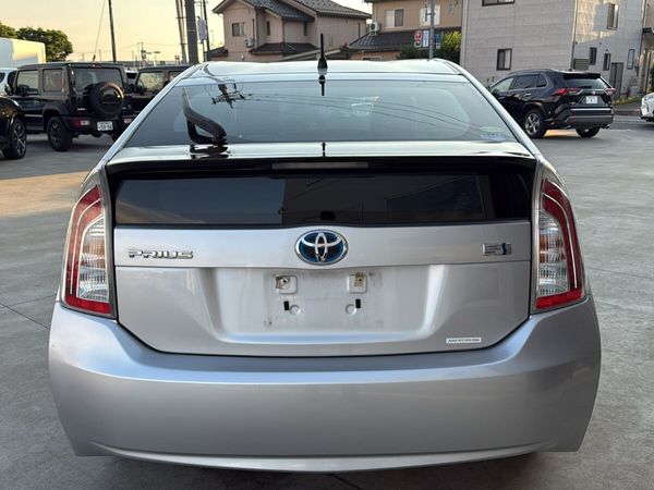 Toyota Prius Hatchback, Petrol, 2014, Silver
