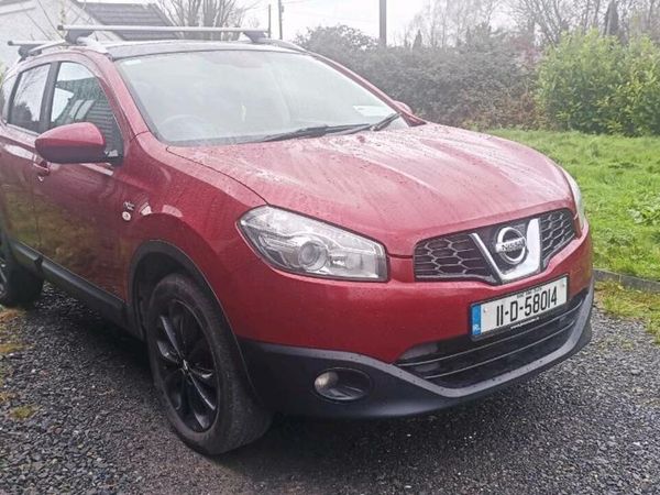 Nissan Qashqai Hatchback, Diesel, 2011, Red