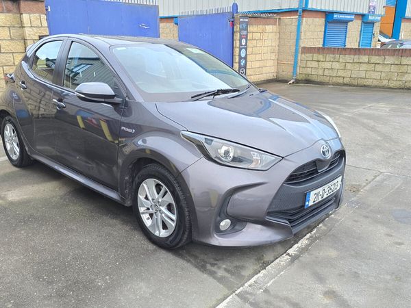 Toyota Yaris Hatchback, Petrol Hybrid, 2021, Grey