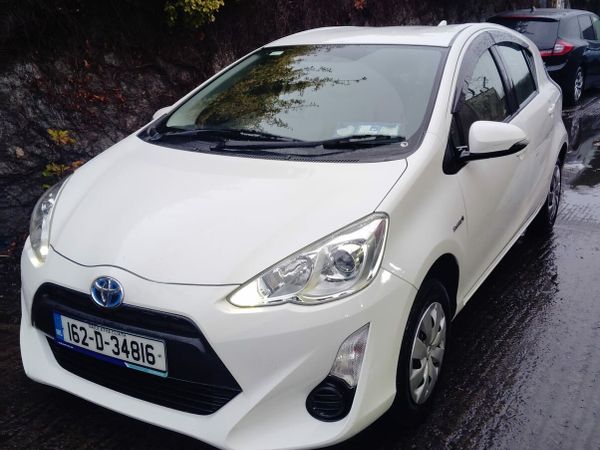 Toyota Aqua Hatchback, Petrol Hybrid, 2016, White