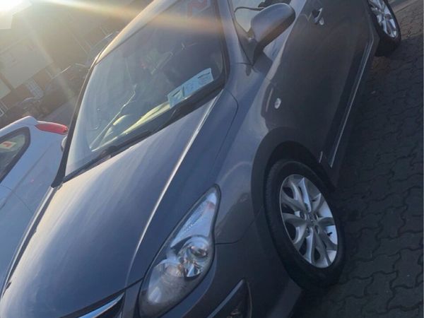 Hyundai i30 Hatchback, Diesel, 2011, Grey
