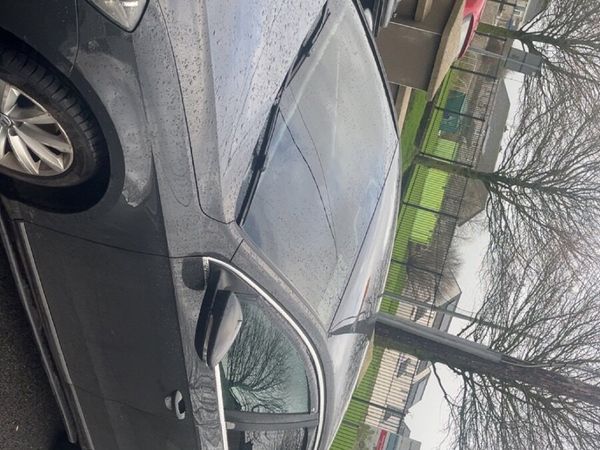 Volkswagen Passat Saloon, Diesel, 2011, Grey