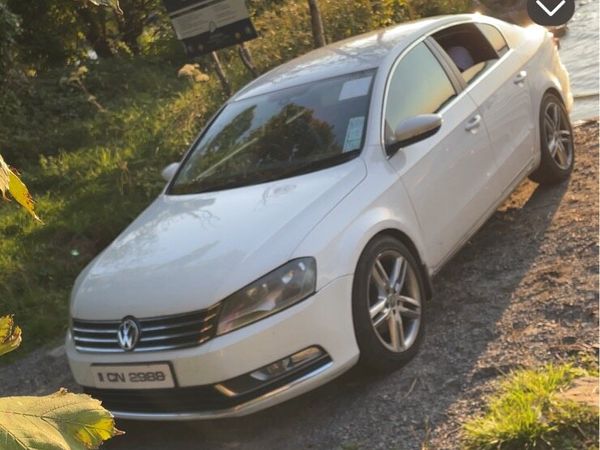 Volkswagen Passat Saloon, Diesel, 2011, White