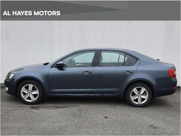 Skoda Octavia Saloon, Diesel, 2016, Grey