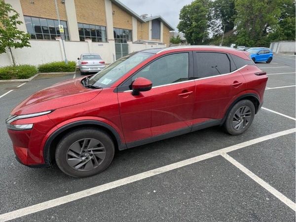 Nissan Qashqai MPV, Petrol, 2021, Red