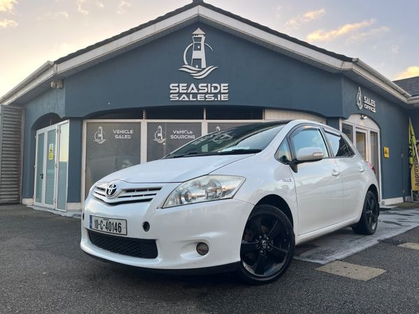 Toyota Auris Hatchback, Petrol Hybrid, 2010, White