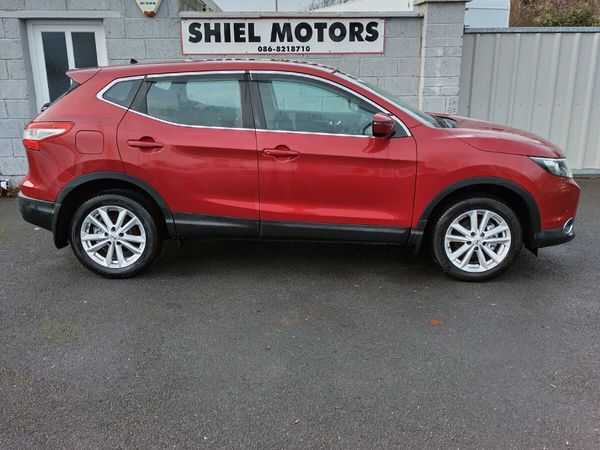 Nissan Qashqai Hatchback, Diesel, 2015, Red