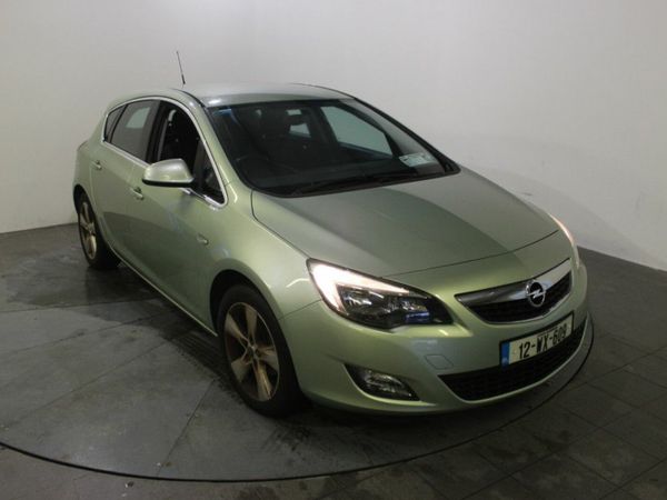 Opel Astra MPV, Petrol, 2012, Green