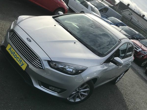 Ford Focus Hatchback, Petrol, 2015, Silver