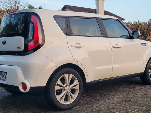 Kia Soul Hatchback, Diesel, 2017, White