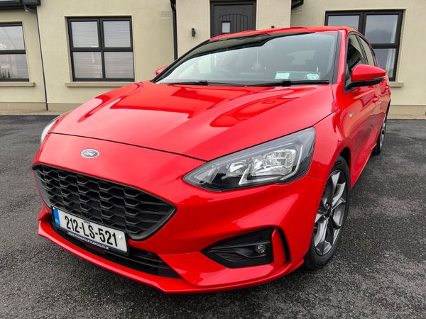 Ford Focus Hatchback, Diesel, 2021, Red