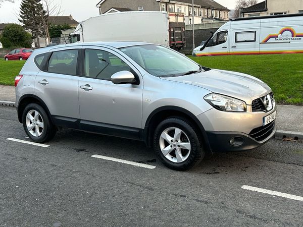 Nissan Qashqai Hatchback, Petrol, 2011, Silver