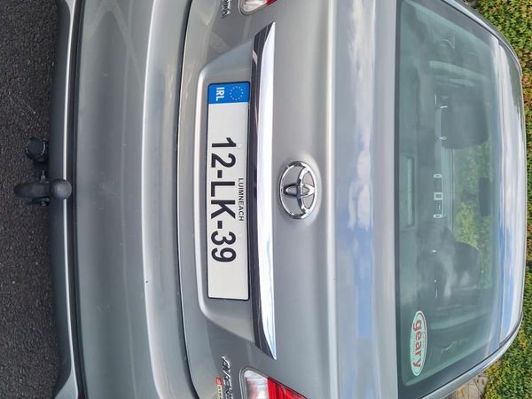 Toyota Avensis Saloon, Diesel, 2012, Grey