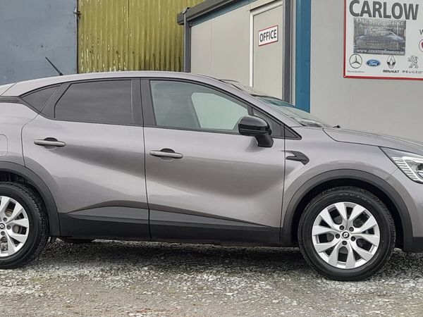Renault Captur Hatchback, Petrol, 2022, Grey