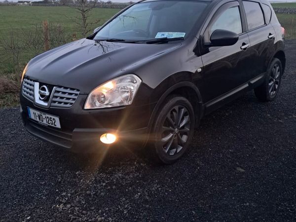 Nissan Qashqai Hatchback, Diesel, 2011, Purple