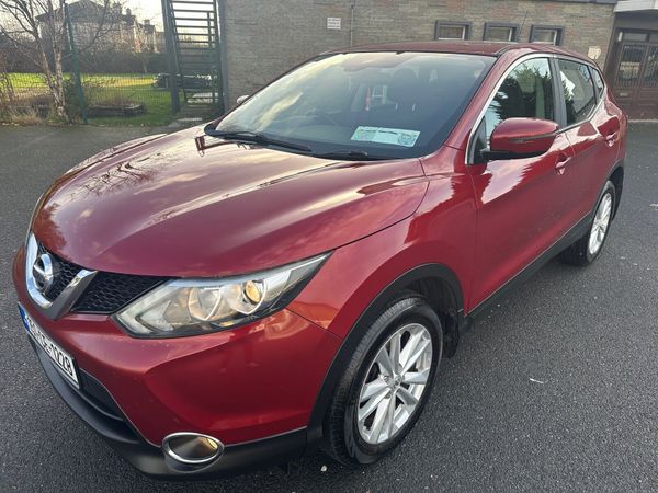 Nissan Qashqai Hatchback, Diesel, 2015, Red