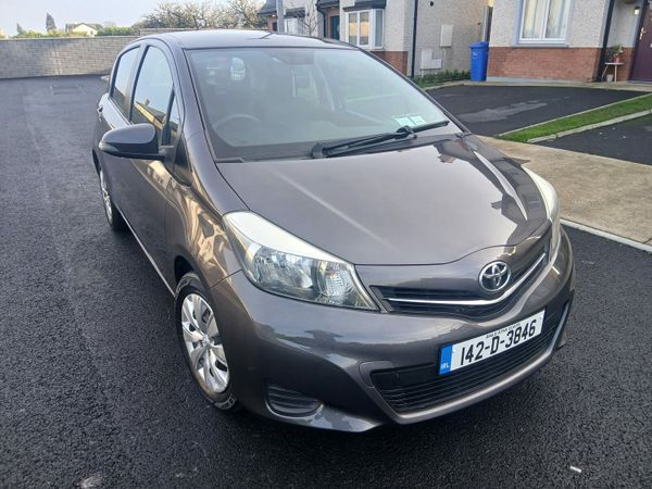 Toyota Yaris Hatchback, Petrol, 2014, Grey