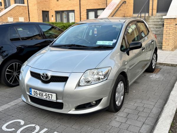 Toyota Auris Hatchback, Diesel, 2009, Silver