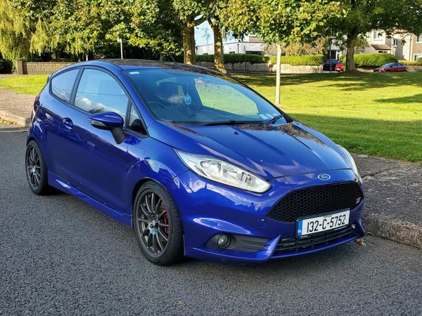 Ford Fiesta Hatchback, Petrol, 2013, Blue