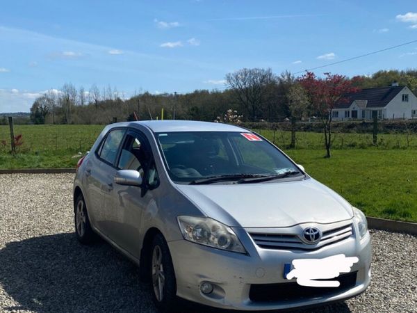 Toyota Auris Hatchback, Diesel, 2010, Silver