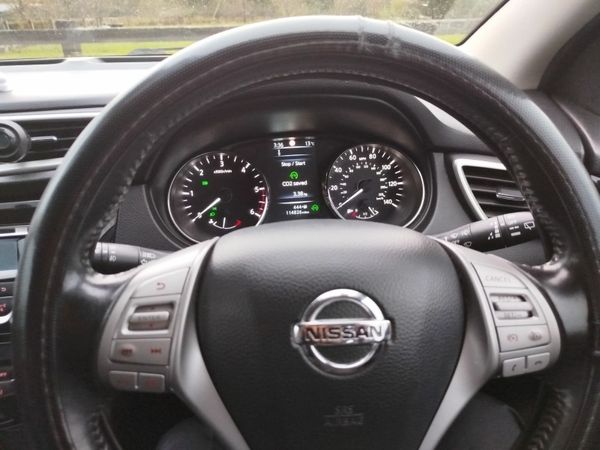 Nissan Qashqai Hatchback, Diesel, 2015, Black