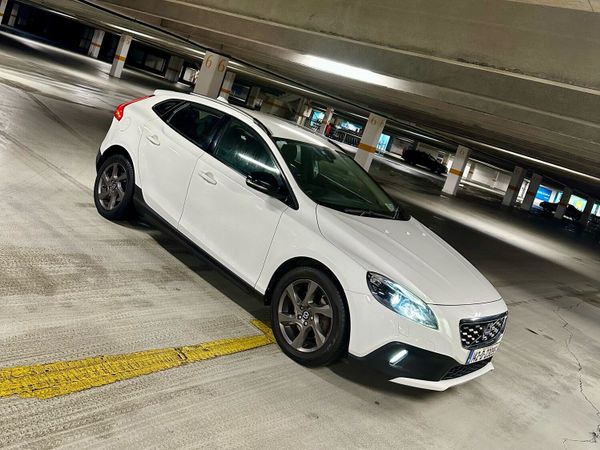 Volvo V40 Hatchback, Diesel, 2014, White