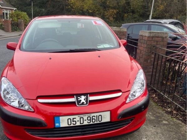 Peugeot 307 Hatchback, Petrol, 2005, Red
